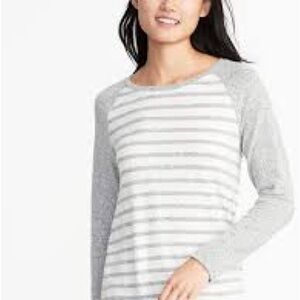 Old Navy Women's Long Sleeve Striped Tee - Gray and White
